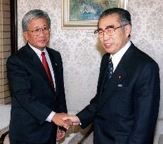 Obuchi meets Palau president